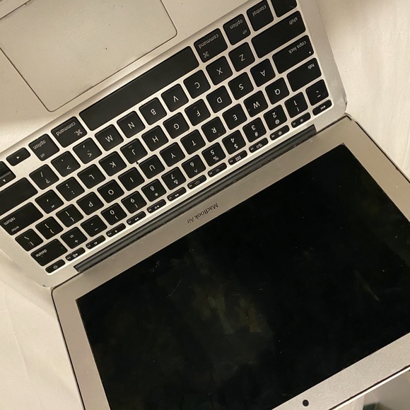 MacBook (read description before purchase ) - Picture 2 of 3